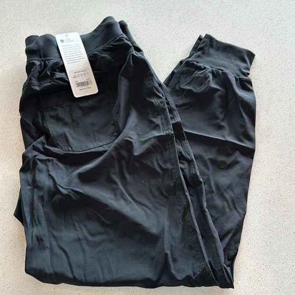 Feathery-Fit Drawstring Jogger with Pockets 28'' - Flat Waistband - Picture 6 of 6